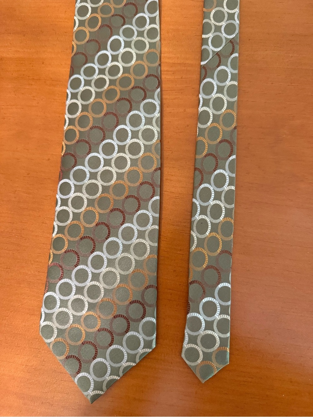 Green Circles Pattern Silk Tie 100% silk